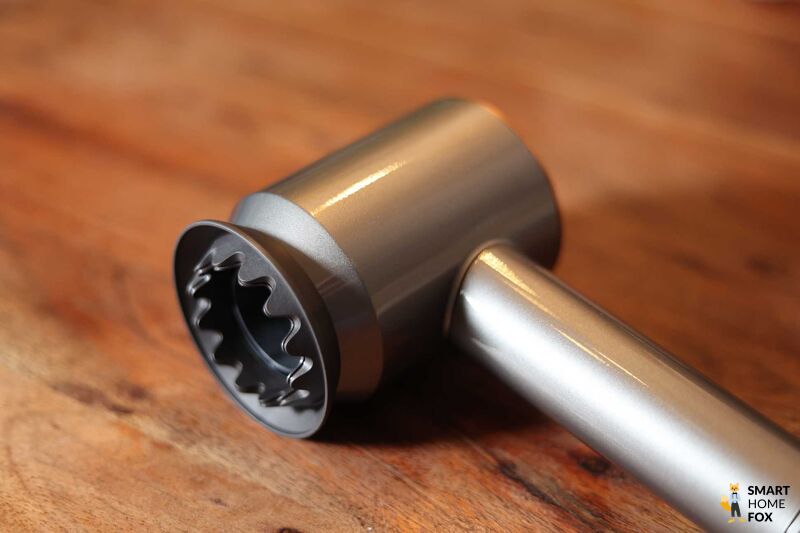 Насадка Dyson Supersonic для мягкого воздушного потока.